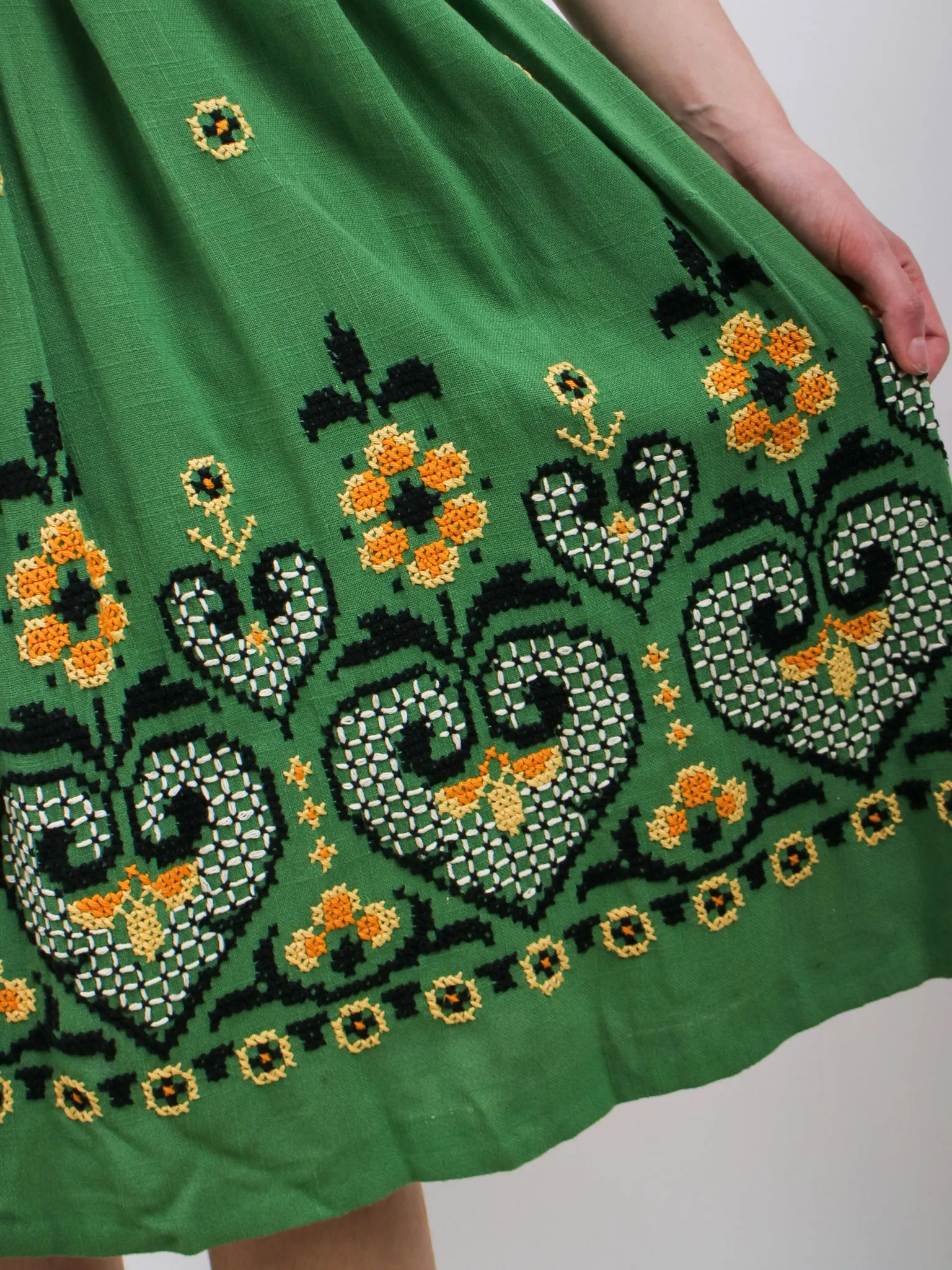 1950s Green and Yellow Floral Embroidered Fit and Flare Skirt