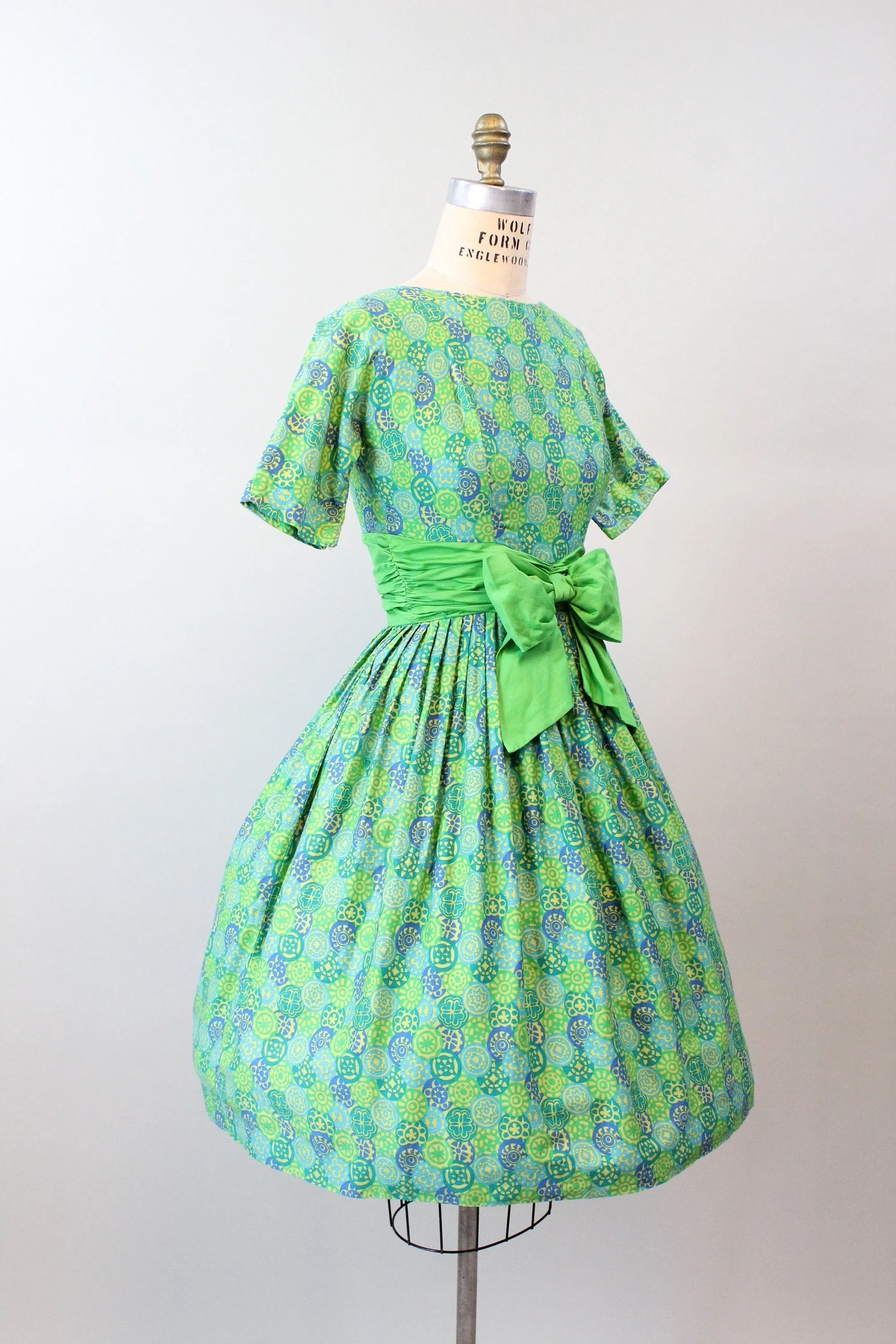 1950s MEDALLION print COTTON full skirt dress xs | new spring summer