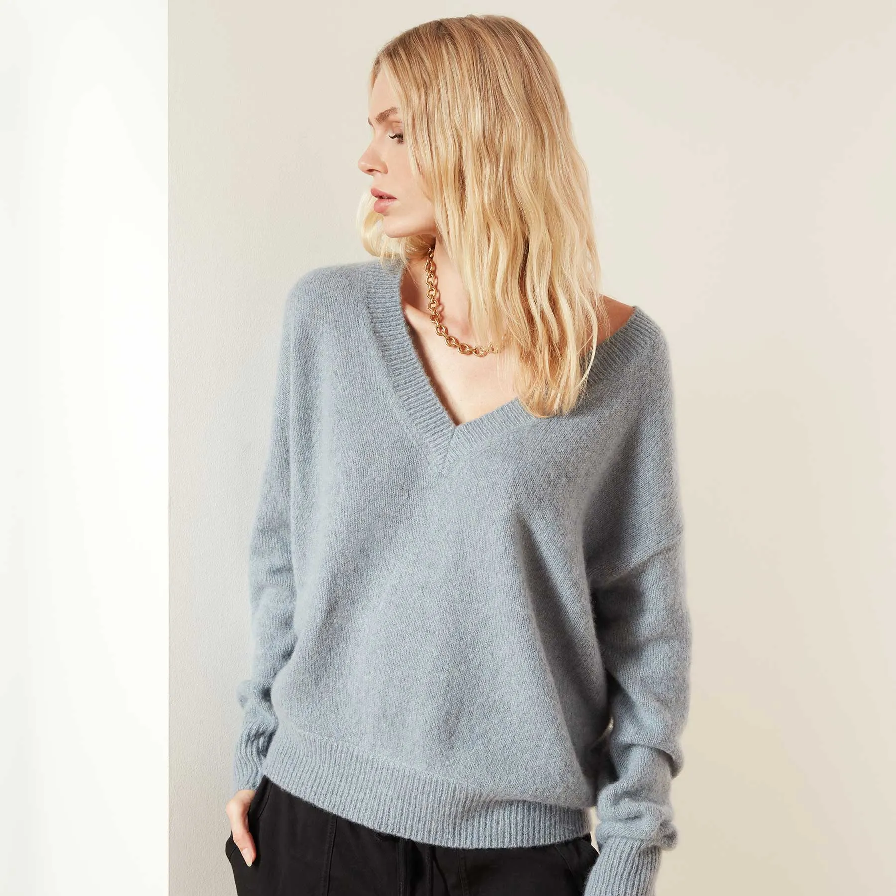 Lightweight Cashmere V Neck Sweater - Dusty Sky