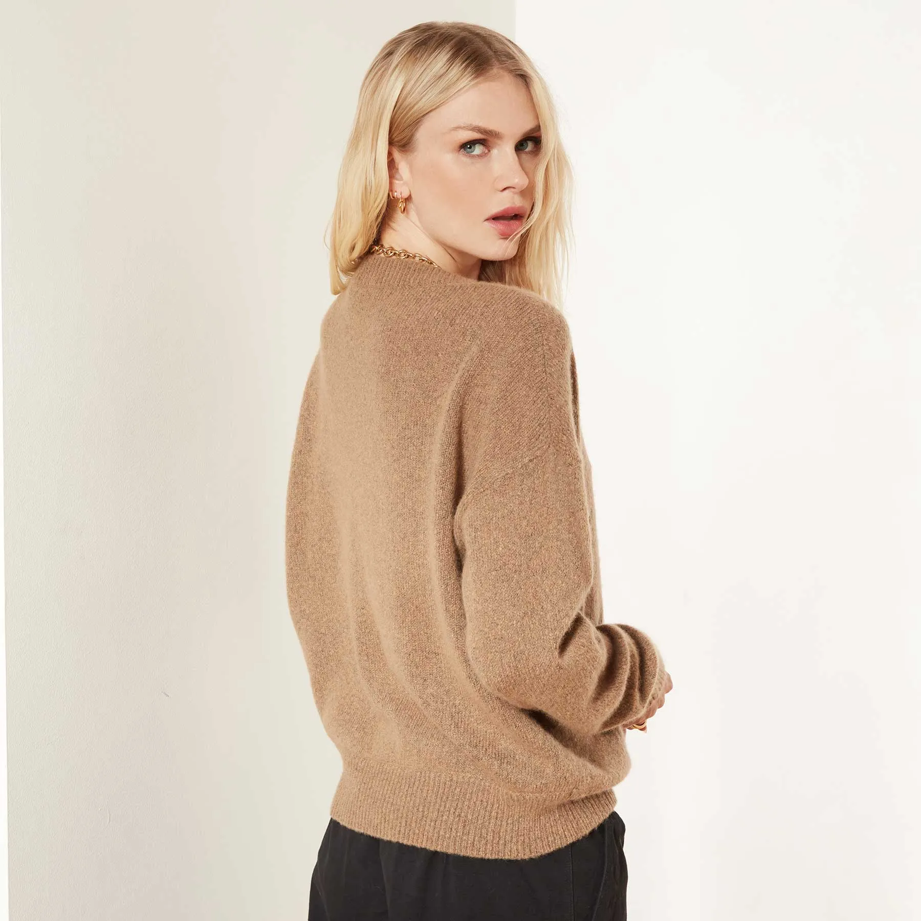 Lightweight Cashmere V Neck Sweater - Walnut