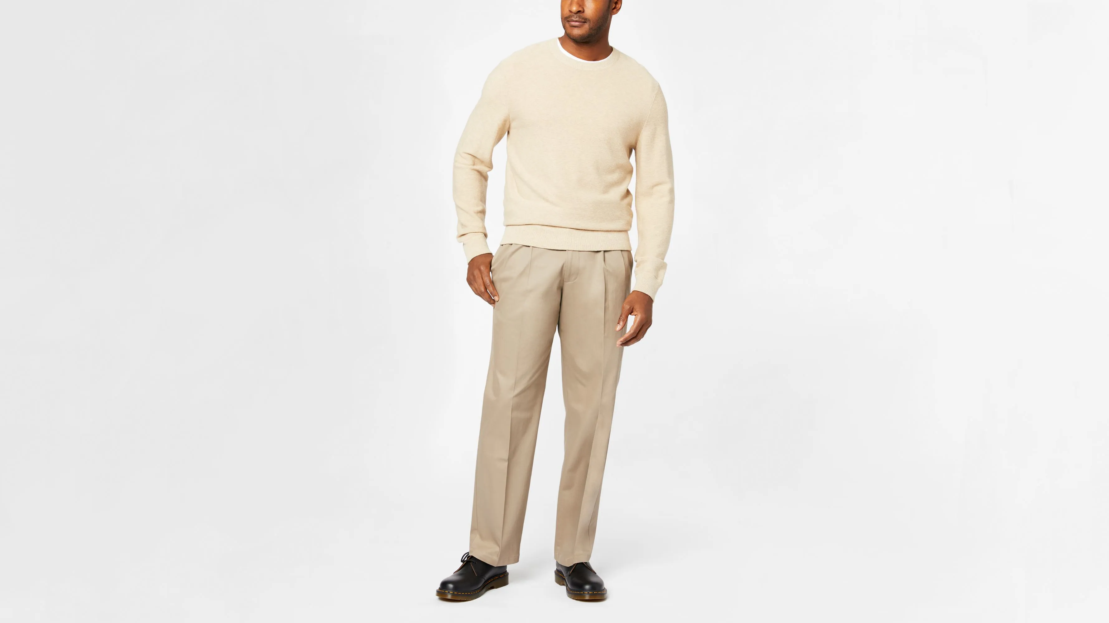 Signature Khakis, Pleated, Relaxed Fit