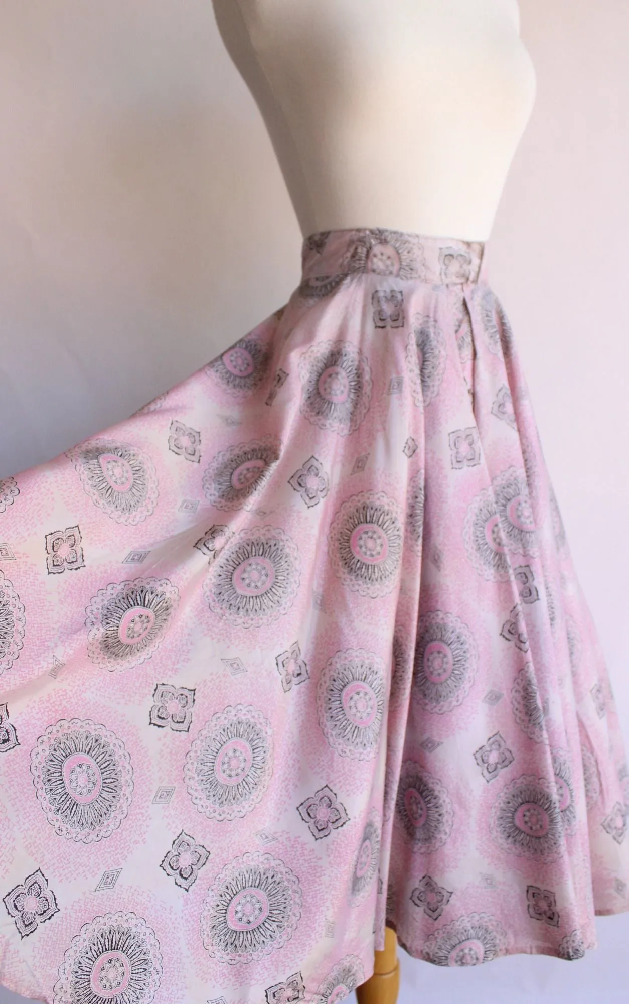 Vintage 1950s Pink and Black Full Circle Skirt