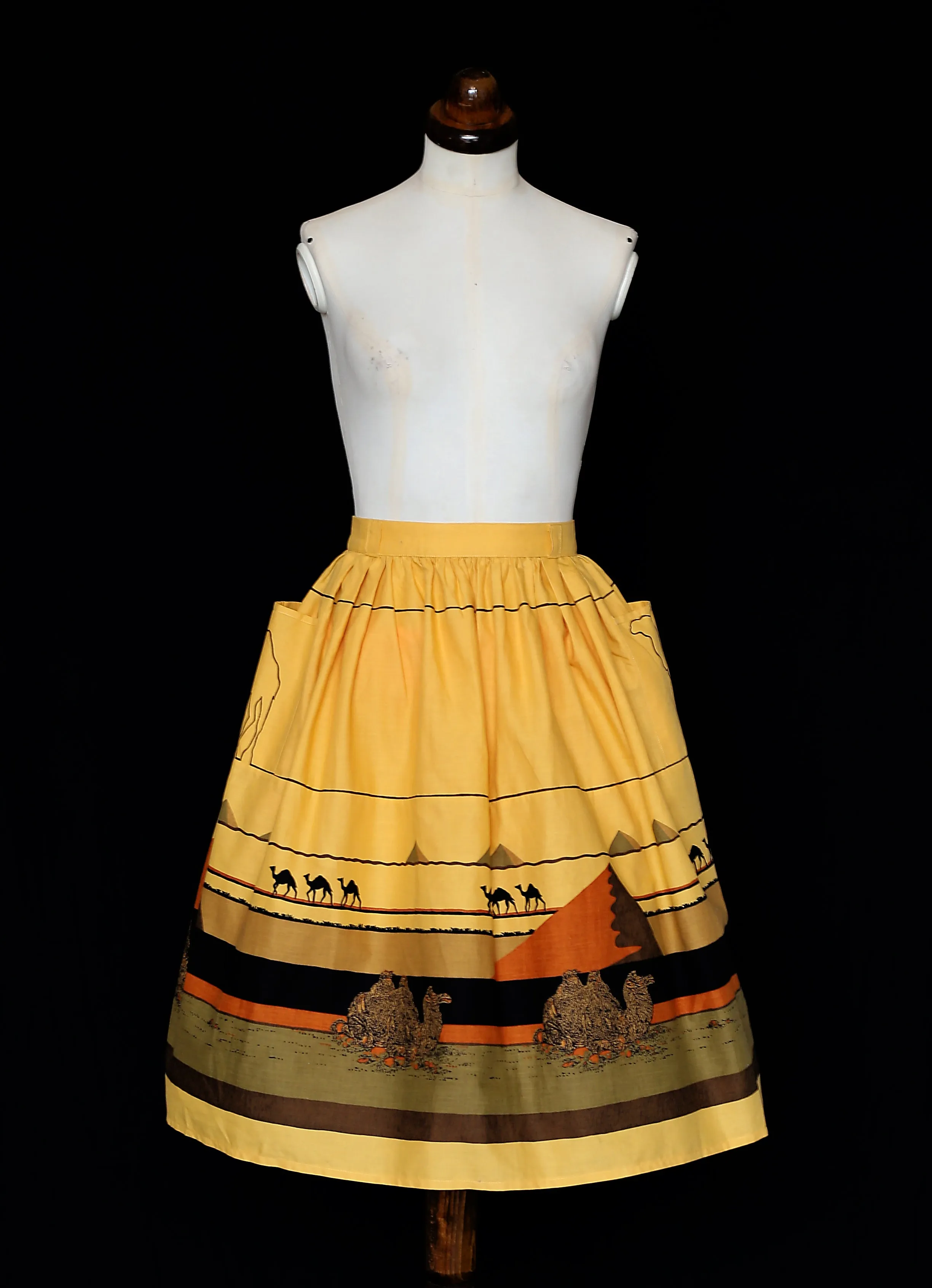 Vintage 1970s Yellow Novelty Egyptian Camel Print Full Skirt