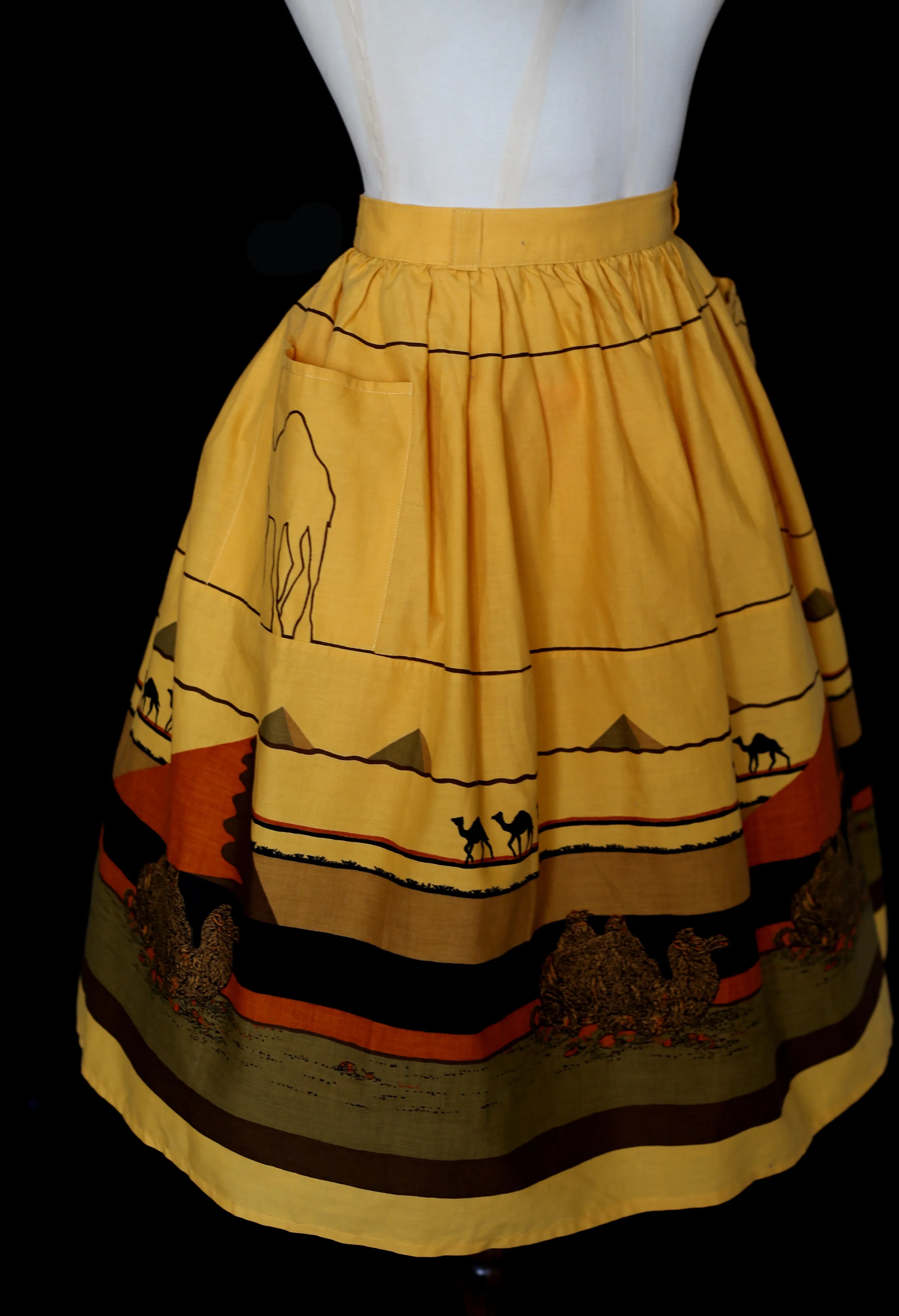 Vintage 1970s Yellow Novelty Egyptian Camel Print Full Skirt